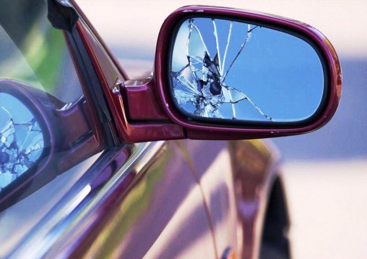 Foggia, gli danneggiano l'auto e lasciano un biglietto: "Allontana quella ragazza" - 