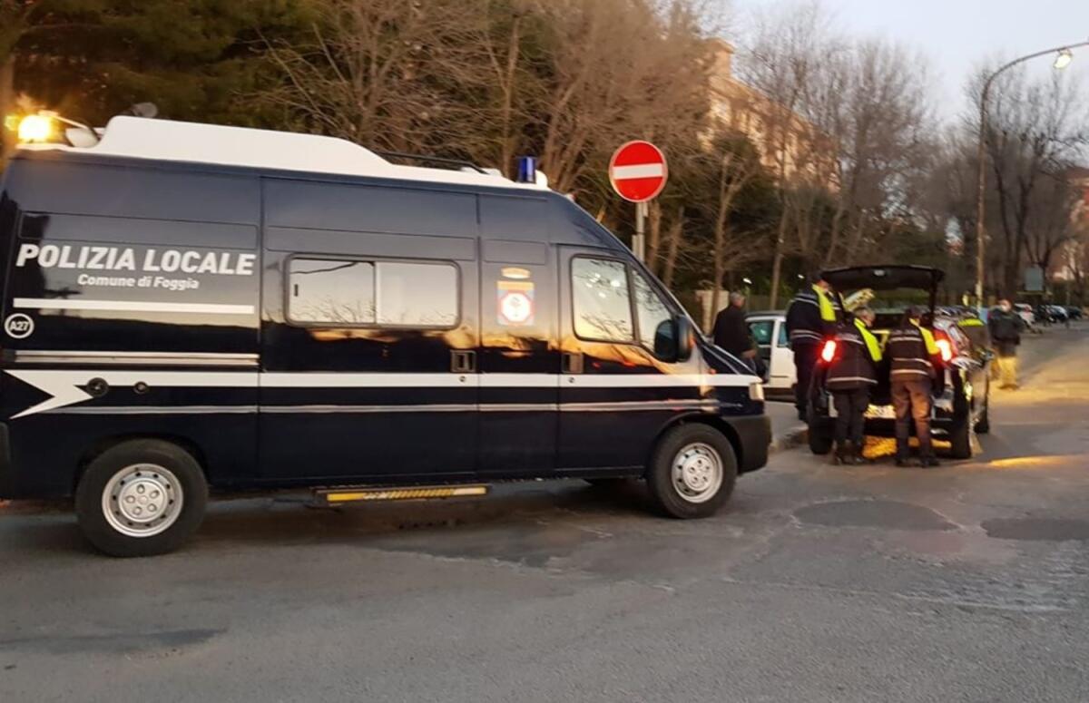 Foggia, scoperto venditore ambulante di mascherine non a norma - 