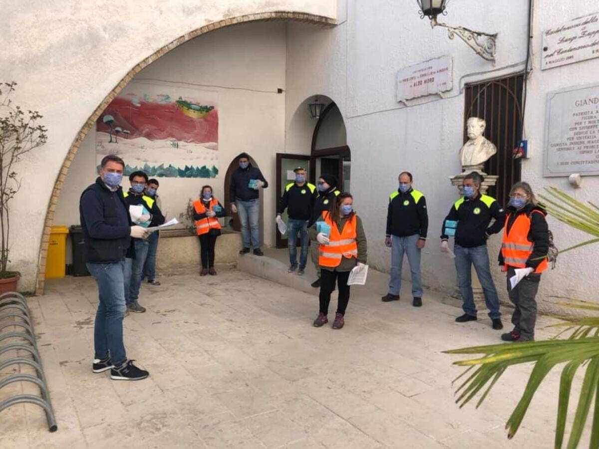Castelnuovo, distribuite 1000 mascherine. Sindaco: "Cerchiamo di fare il possibile" - 