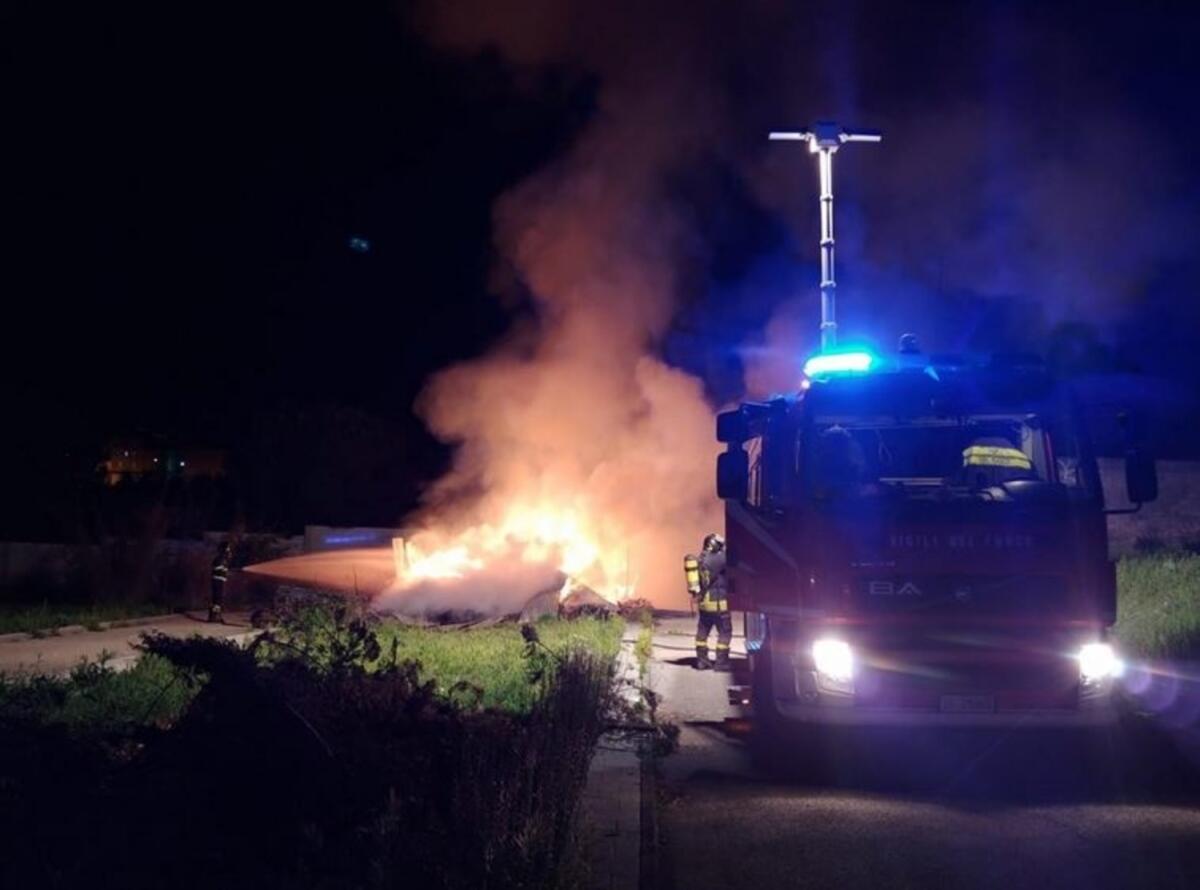 Bare incendiate nel cimitero di San Nicandro Garganico: si indaga - Crediti Foto: sannicandro.org