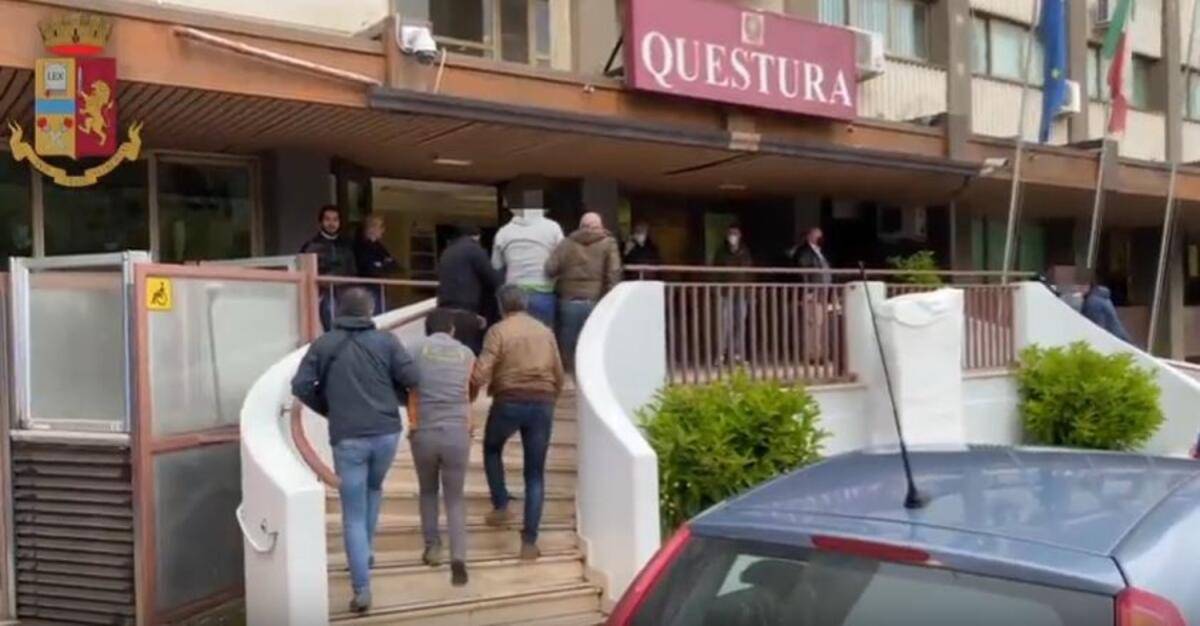 Arrestati pericolosi latitanti foggiani, si nascondevano nella cava di Apricena - 