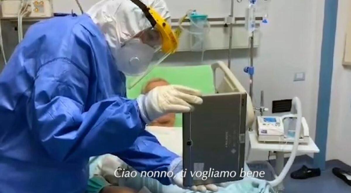 Puglia, negli ospedali Covid tablet e smartphone per mettere in contatto i pazienti con i loro cari - 