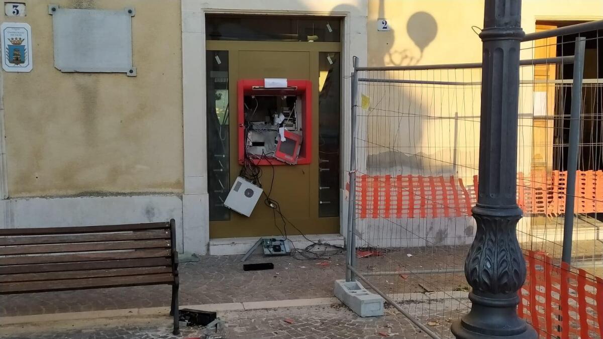 Bomba al bancomat della Banca Popolare di Bari: paura a Castelluccio dei Sauri - Crediti Foto: Sauritv Web