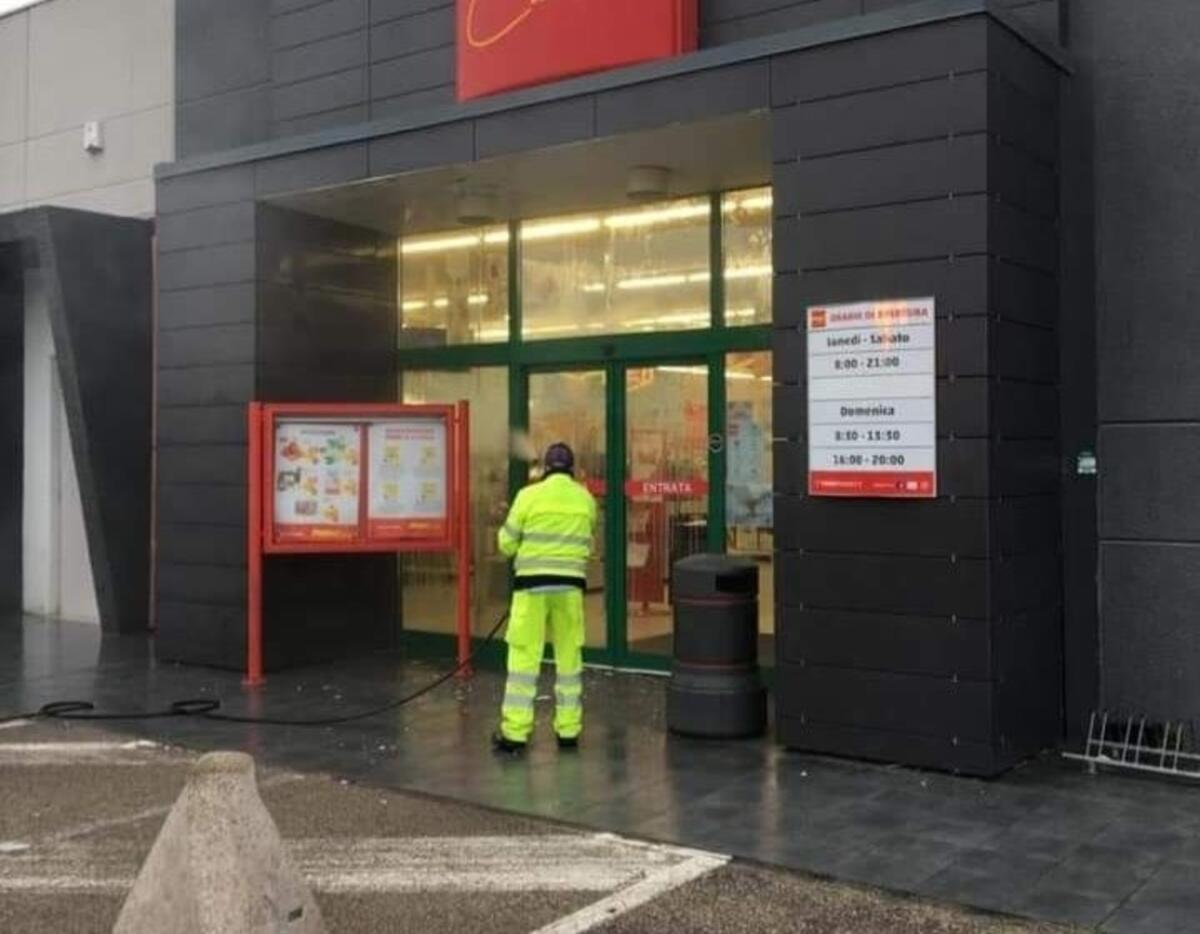 Coronavirus: a Foggia sanificazione di supermercati, farmacie e sportelli bancari - 