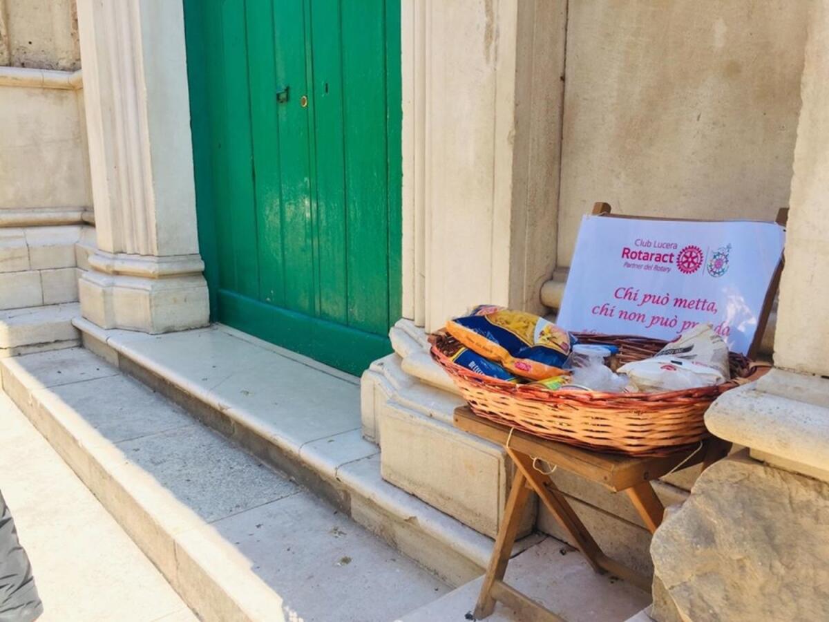 "Chi può metta, chi non può prenda": a Lucera spopola il paniere solidale - 