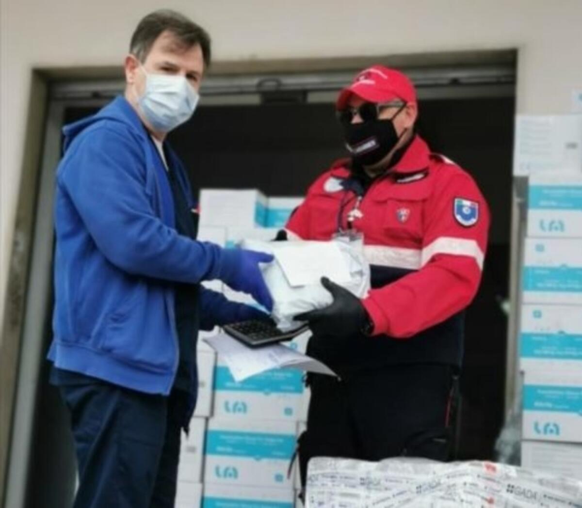 Emergenza Covid-19 a Foggia, la redazione de lagoleada.it dona mascherine al Riuniti - 