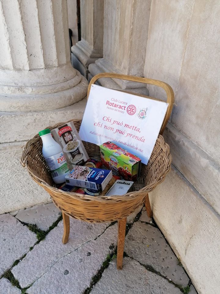 "Chi può metta, chi non può prenda": a Lucera spopola il paniere solidale