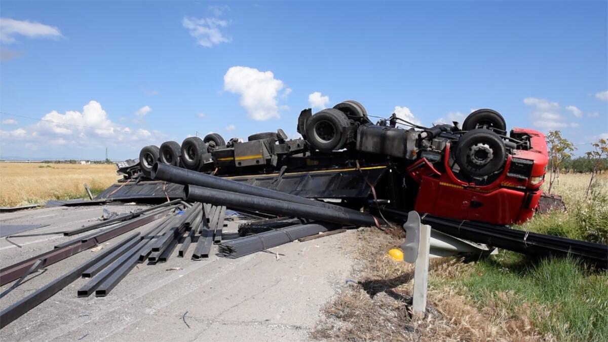 Incidente alle porte di Foggia, morto autotrasportatore di San Severo: le immagini - Crediti Foto: Franco Cautillo