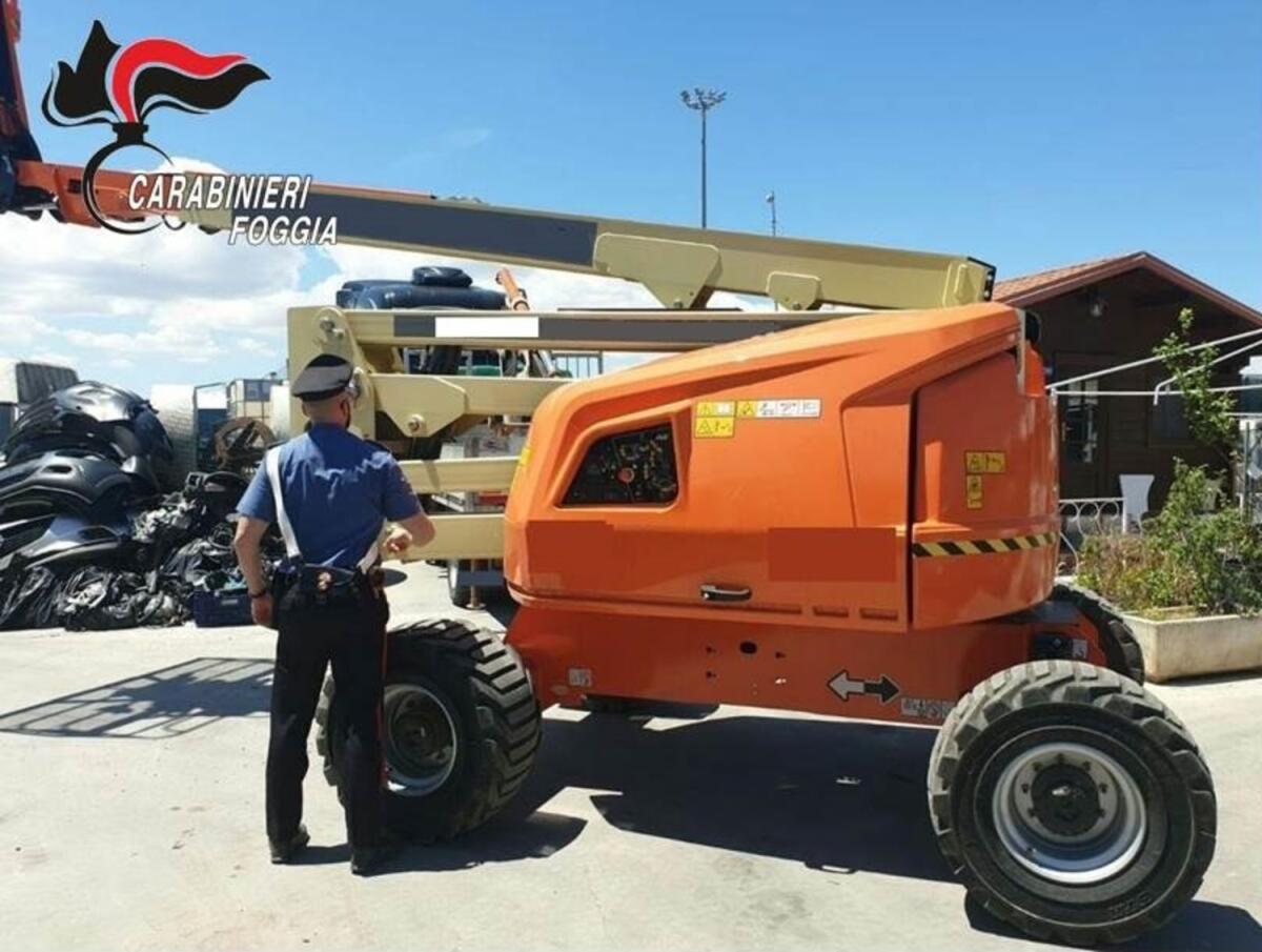 Cerignola, recuperata piattaforma aerea per sollevamento rubata a Firenze - 
