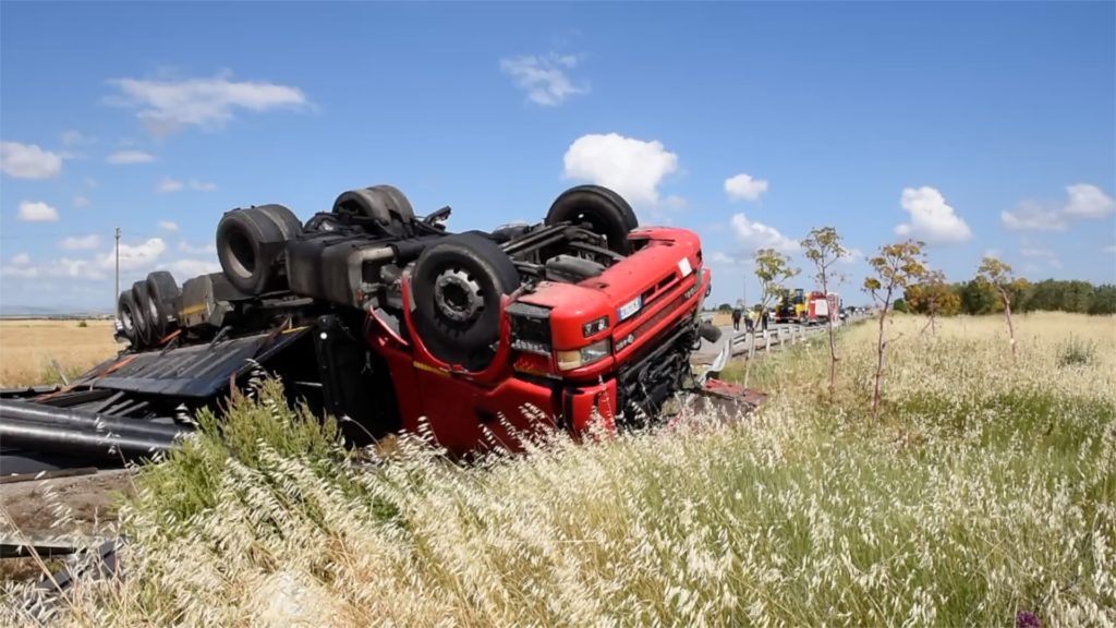 Incidente alle porte di Foggia, morto autotrasportatore di San Severo: le immagini