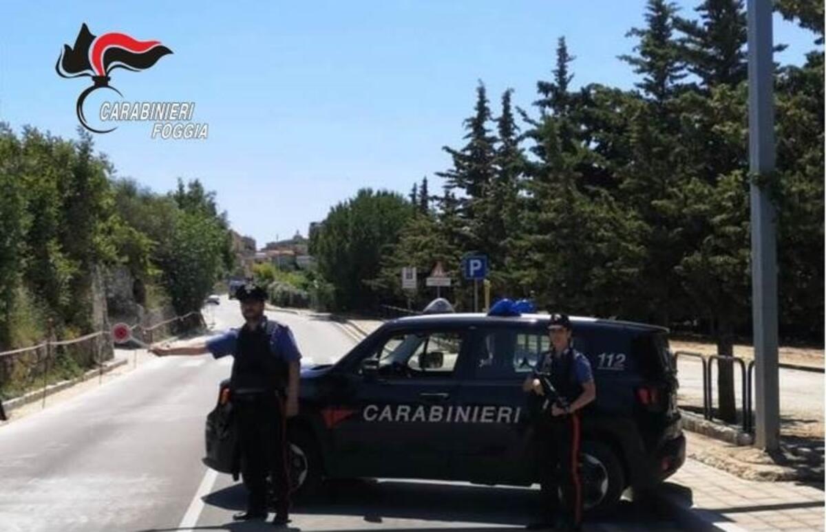 Sorpreso dai Carabinieri ingoia la droga: arrestati due pusher sul Gargano - 