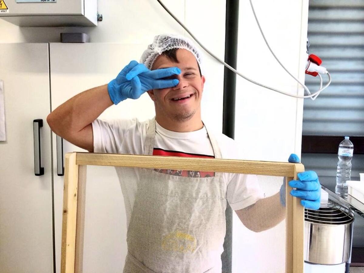 Entusiasmo e passione, a Troia i ragazzi disabili preparano e vendono la pasta fresca grazie al progetto E.D.e.N. - 