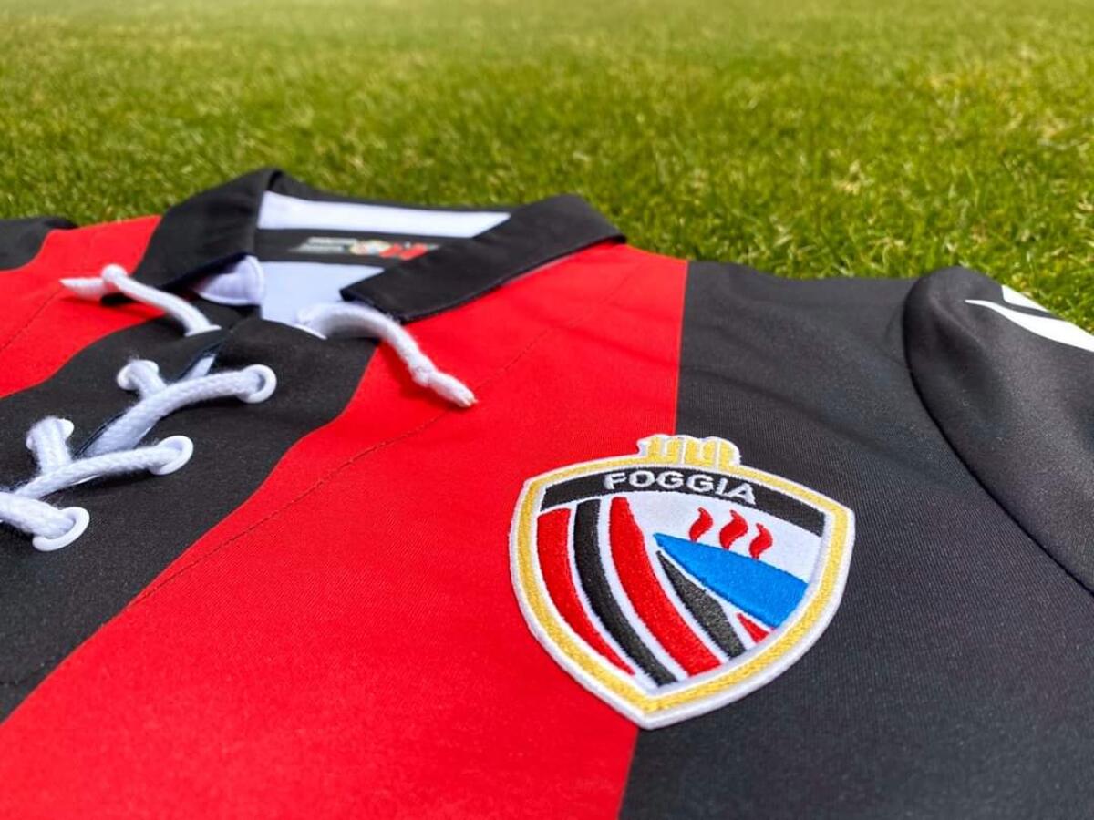 Foggia calcio, consegnate le maglie del centenario - 