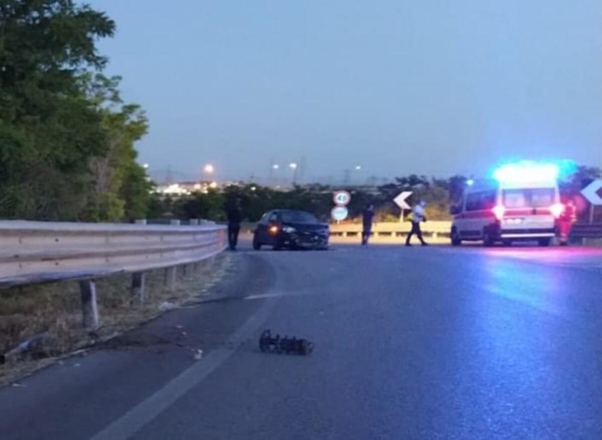 Foggia, auto si schianta contro guard rail sulla circumvallazione: violento incidente nella notte - 