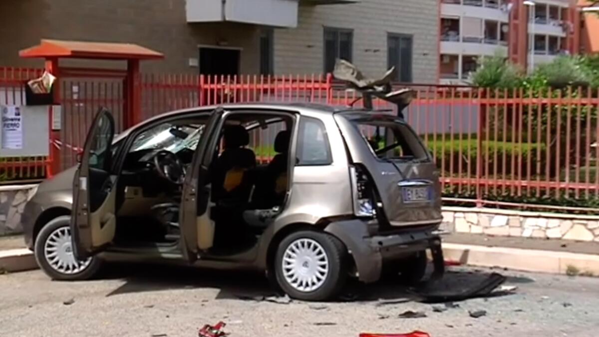 Paura ad Orta Nova, bomba esplode sotto un'auto: le immagini dal luogo dell'esplosione - Crediti Foto: Franco Cautillo