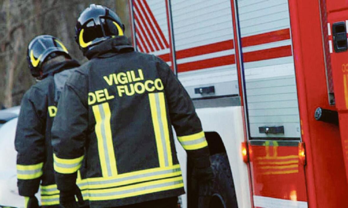 Tragedia nel ghetto di Borgo Mezzanone: incendio distrugge una baracca, un uomo è morto - 