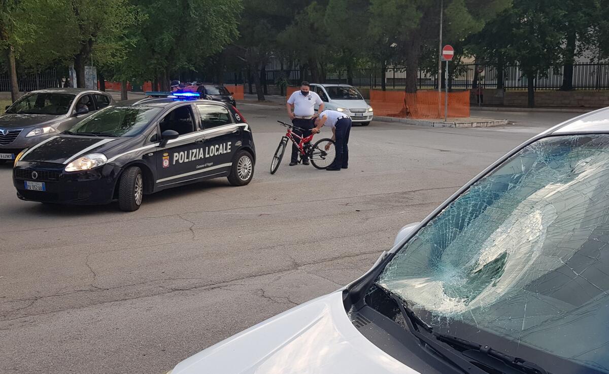 Foggia, paura in Viale Europa: 13enne in bici investito da un'auto in corsa - 