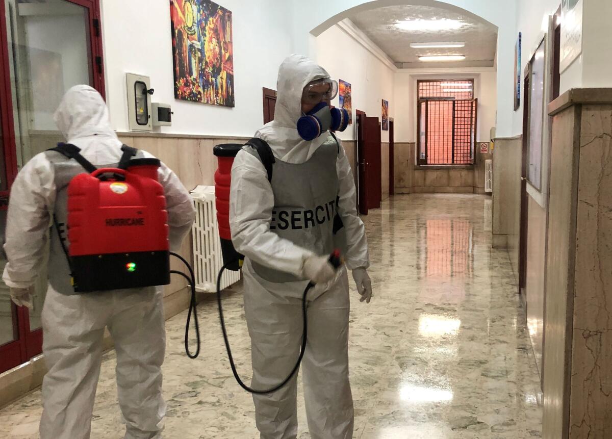 Coronavirus, i militari foggiani intervengono per sanificare il carcere di San Severo - 