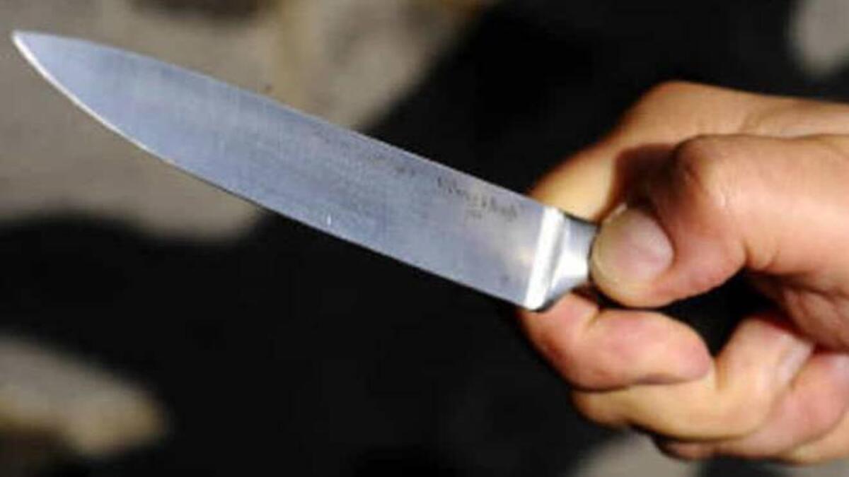 Foggia, lo aggredisce e gli punta il coltello alla gola per rapinarlo: attimi di terrore per un 16enne - 