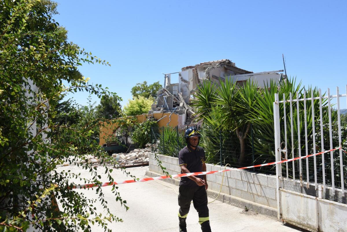 Esplode bombola di gas, crolla casa nelle campagne di Troia - Crediti Foto: Franco Cautillo