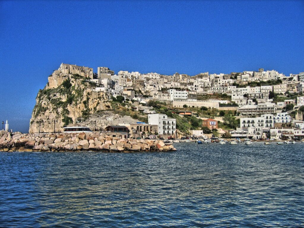 Un maniero medievale a picco sul mare e carico di fascino: alla scoperta del Castello di Peschici