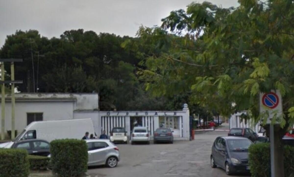 Foggia, tensioni al D'avanzo. Migranti in protesta: "Vogliamo fare subito il tampone" - 