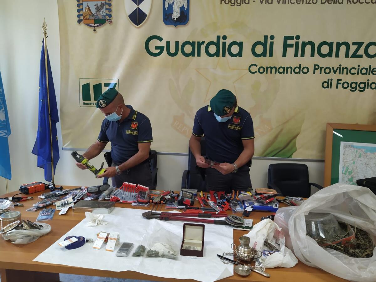 La squadra Stato c'è, Foggia setacciata: 3 arresti e 13kg di droga sequestrati - 