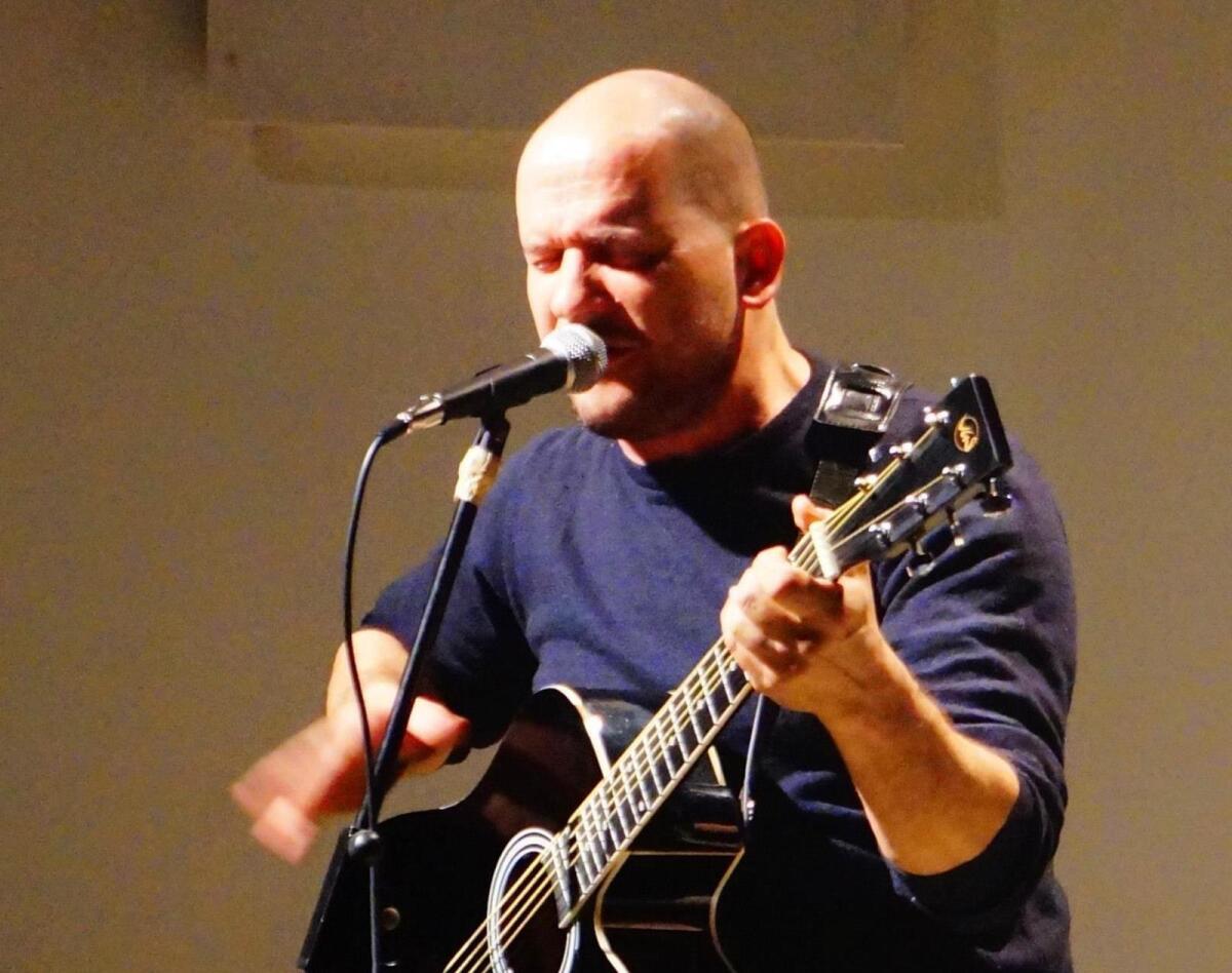 "Per me la musica è terapia", il cantautore foggiano Francesco Delli Carri si racconta - 