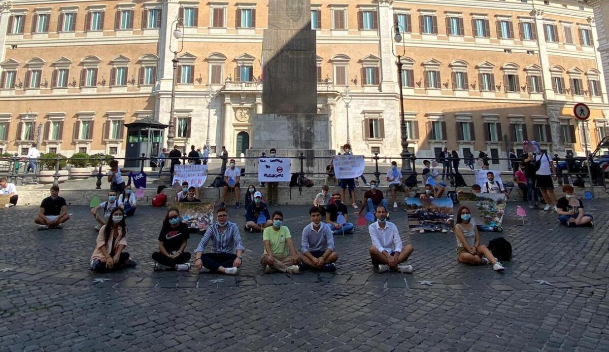 Da San Severo a Roma per manifestare contro l'abbandono dei rifiuti nelle campagne - 