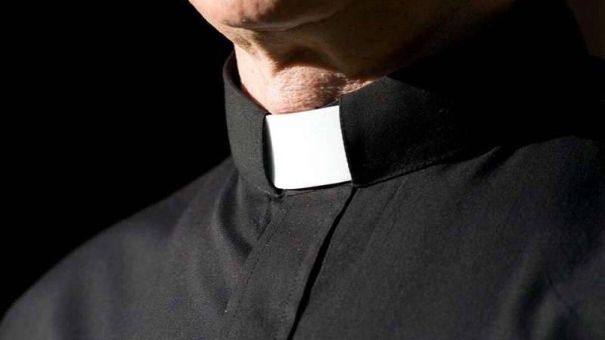 Foggia, sacerdote filmato durante atti sessuali e minacciato: scoppia lo scandalo - 