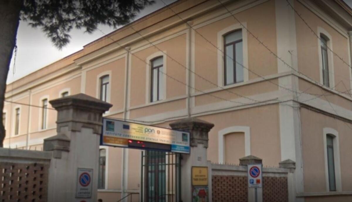 Foggia, ladri entrano nella scuola e rubano pistola a finanziere: integri i sigilli delle sezioni - 