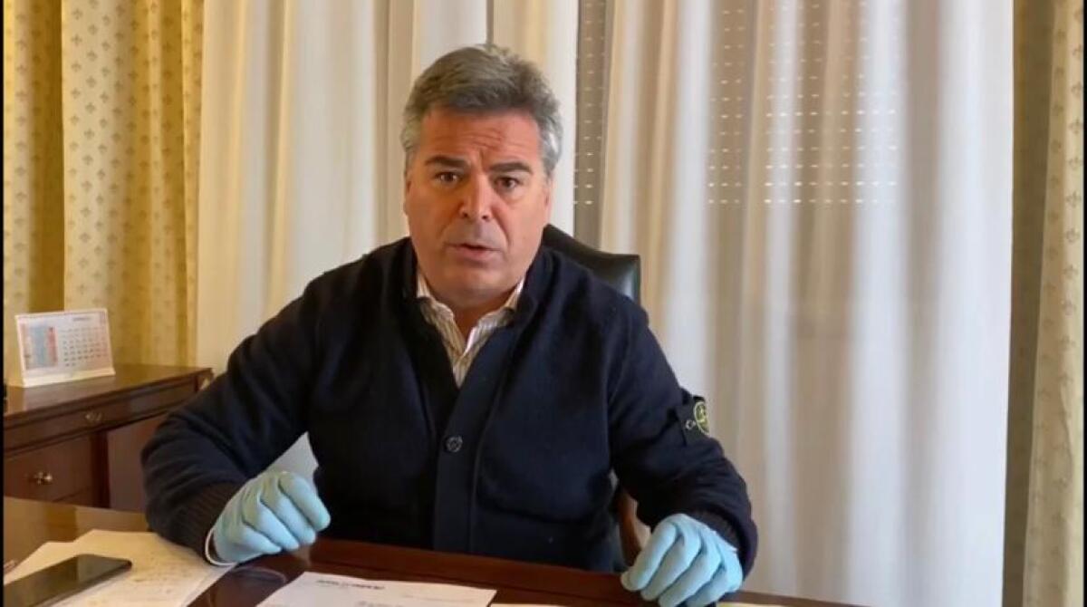 Foggia, mascherina obbligatoria anche davanti alle scuole: Landella firma una nuova ordinanza - 