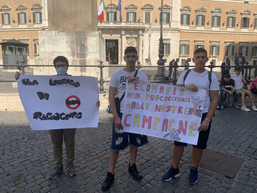 Da San Severo a Roma per manifestare contro l'abbandono dei rifiuti nelle campagne