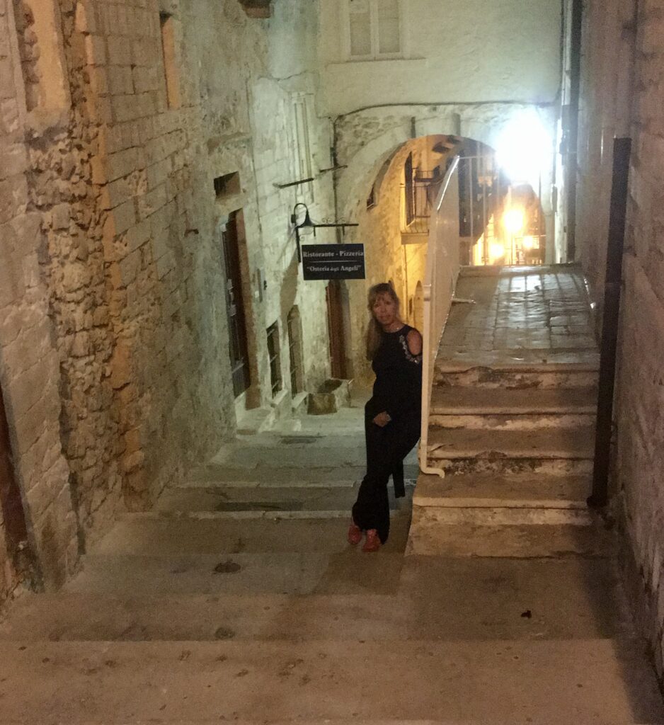 Innamorata del Gargano lascia tutto per mostrarlo ai turisti olandesi: l'avventura di Marilù