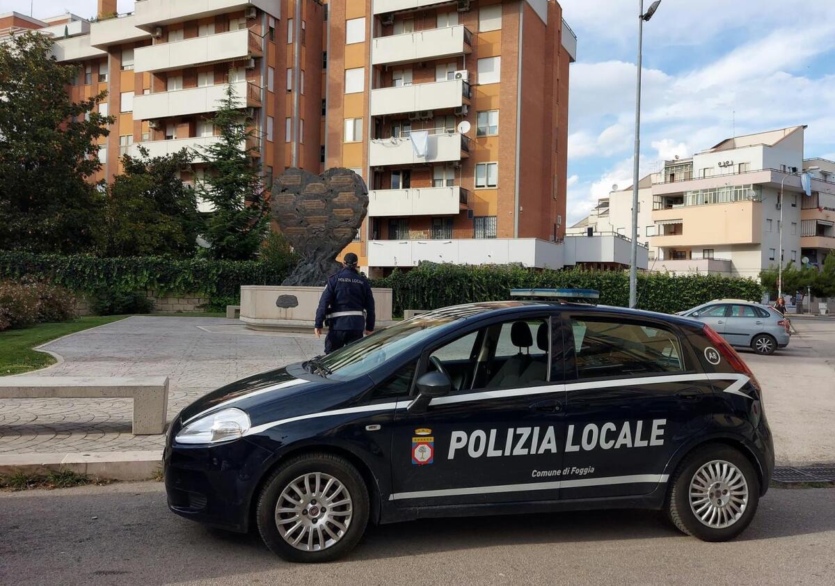 Schiamazzi e assembramenti nella piazza dedicata alle vittime di Viale Giotto: partono i controlli - 