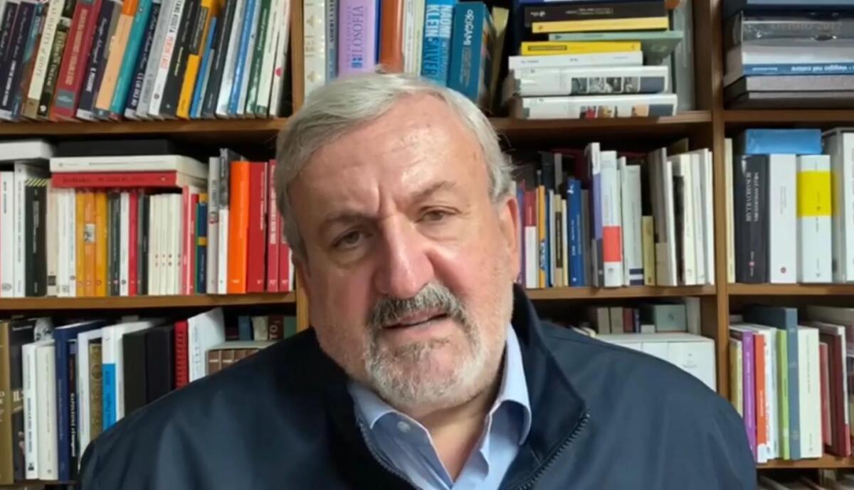 Covid-19, ordinanza di Emiliano per le scuole superiori: stop lezioni in presenza per le ultime tre classi - 