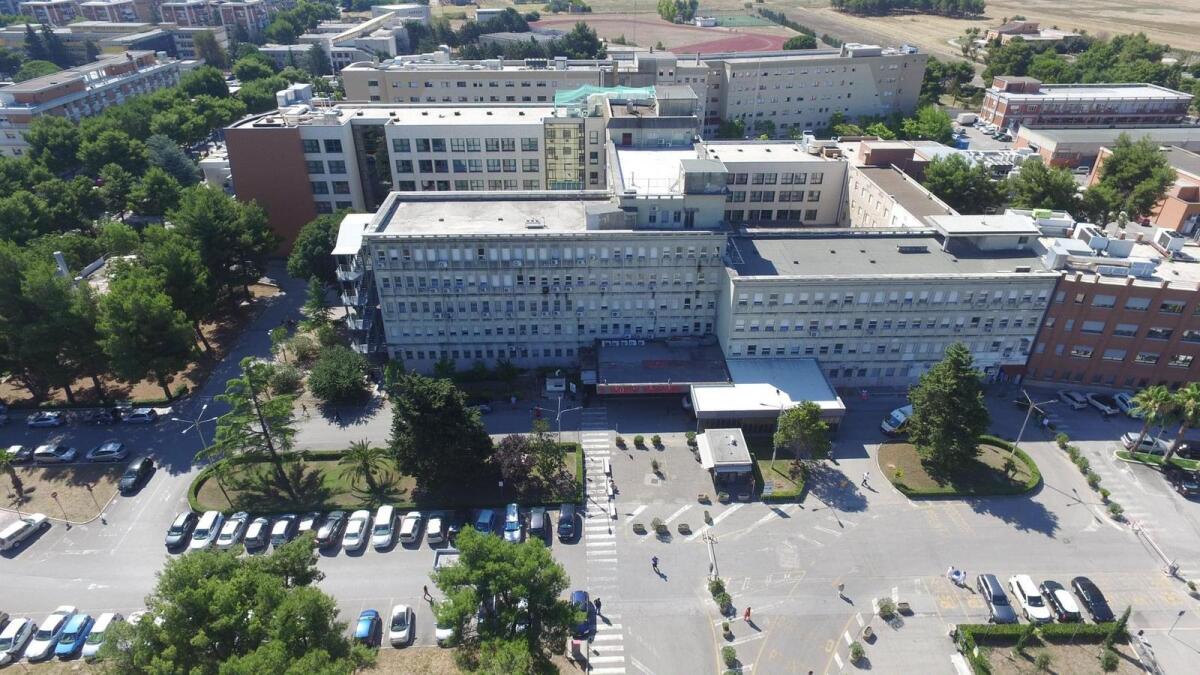 Covid, 76 pazienti positivi al virus ricoverati al Riuniti di Foggia: 9 in terapia intensiva - 