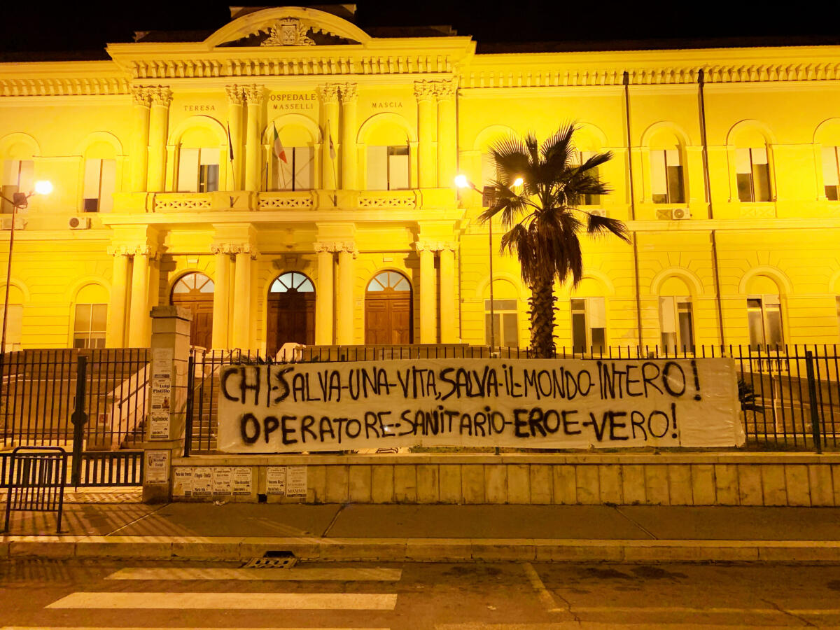 Anche San Severo ringrazia gli operatori sanitari: striscione davanti al Masselli - 