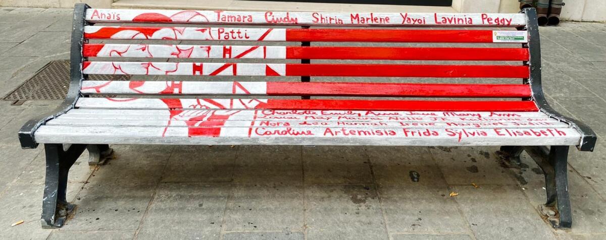A Foggia una panchina rossa su Corso Vittorio Emanuele. Landella: "Uno stimolo per le donne ad agire" - 