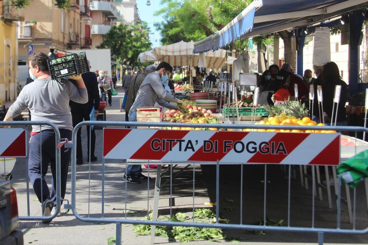 Emergenza Covid a Foggia, Piano anti-assembramento al mercato Rosati - 