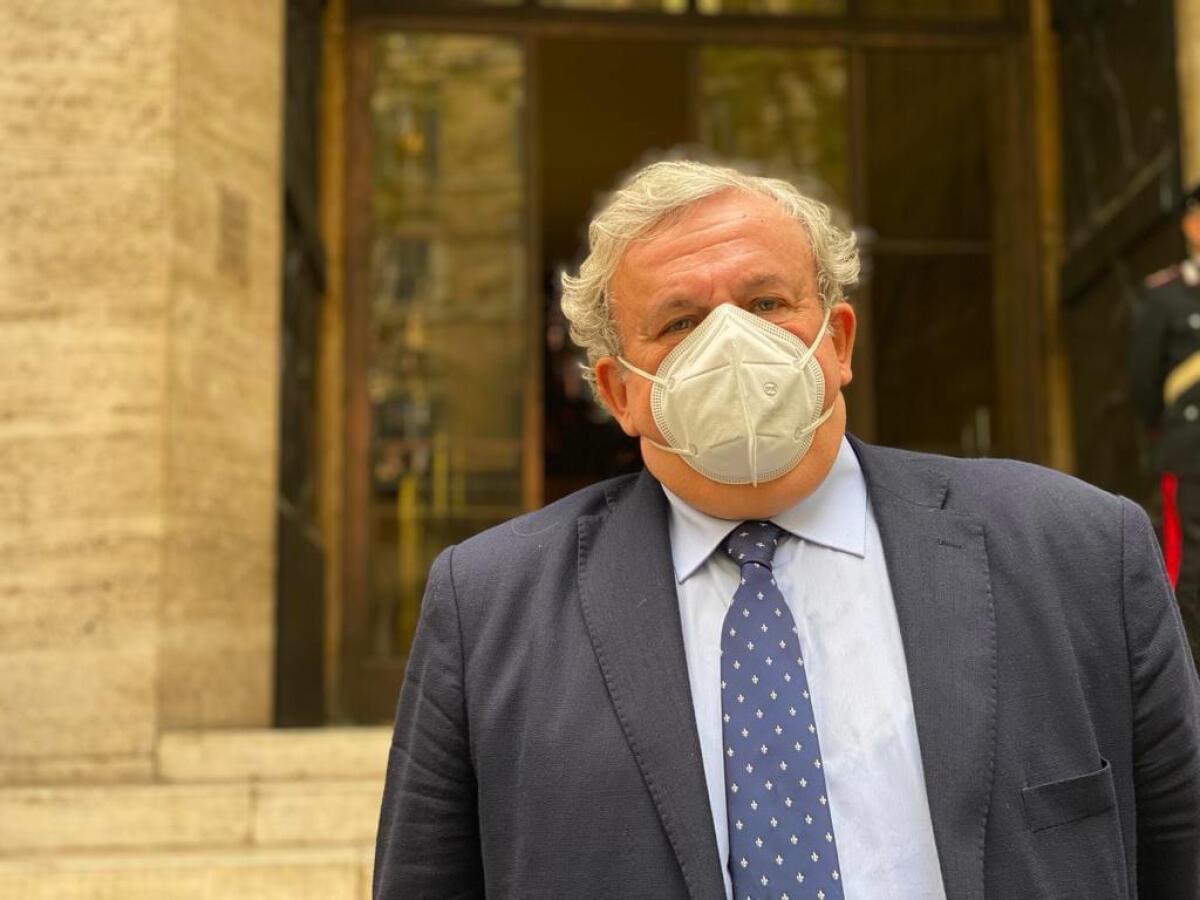 Puglia, le scuole restano chiuse. Emiliano: "Il governo chieda la revoca dell'ordinanza e valuteremo" - 