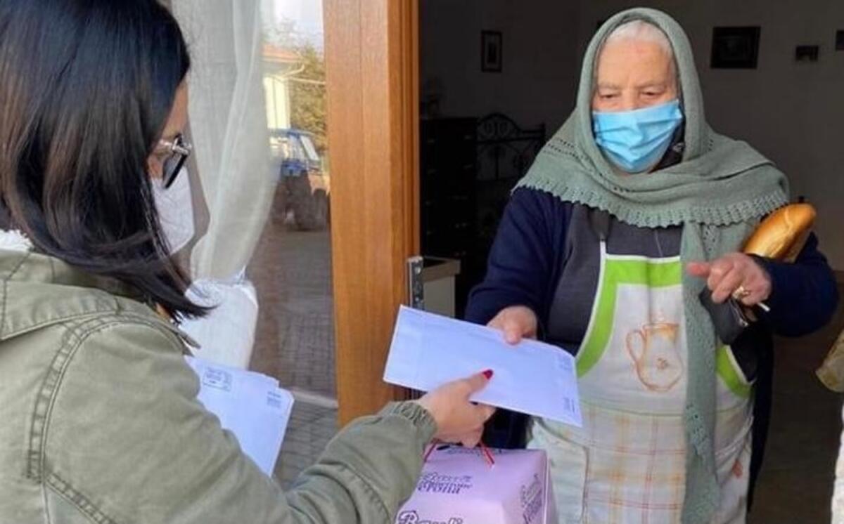 Orsara, un panettone per tutti gli over 75 e un sacchetto di dolci a bambini e studenti - 