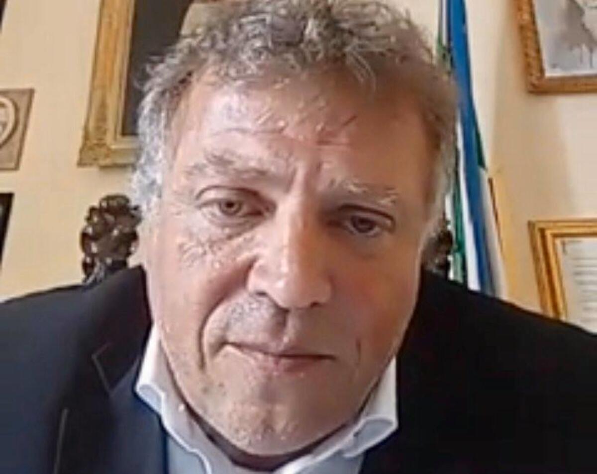 Tutolo rinuncia all'indennità extra di 1200 euro al mese e la dona al reparto di Oncologia di Lucera - 