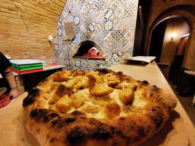 La tipica Zuppetta di San Severo finisce in una pizza: l'originale idea del pizzaiolo Luigi Giammetta