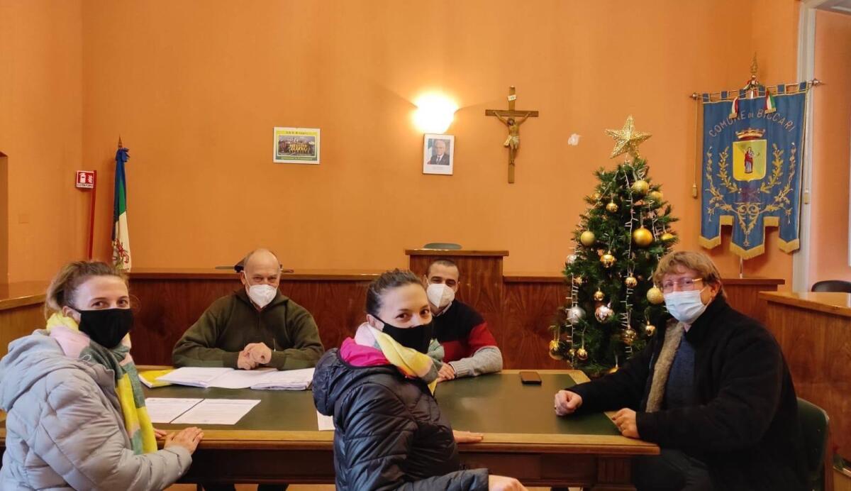 Biccari, da oggi Glenda e Maria sono anche italiane. Sindaco: "Ho visto sorrisi più forti delle mascherine" - 