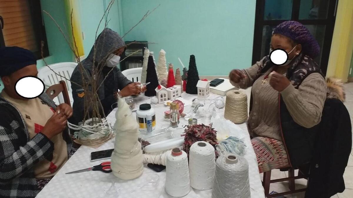 Sui Monti Dauni borse e tappeti confezionati grazie al Laboratorio di Filato del progetto Siproimi - 