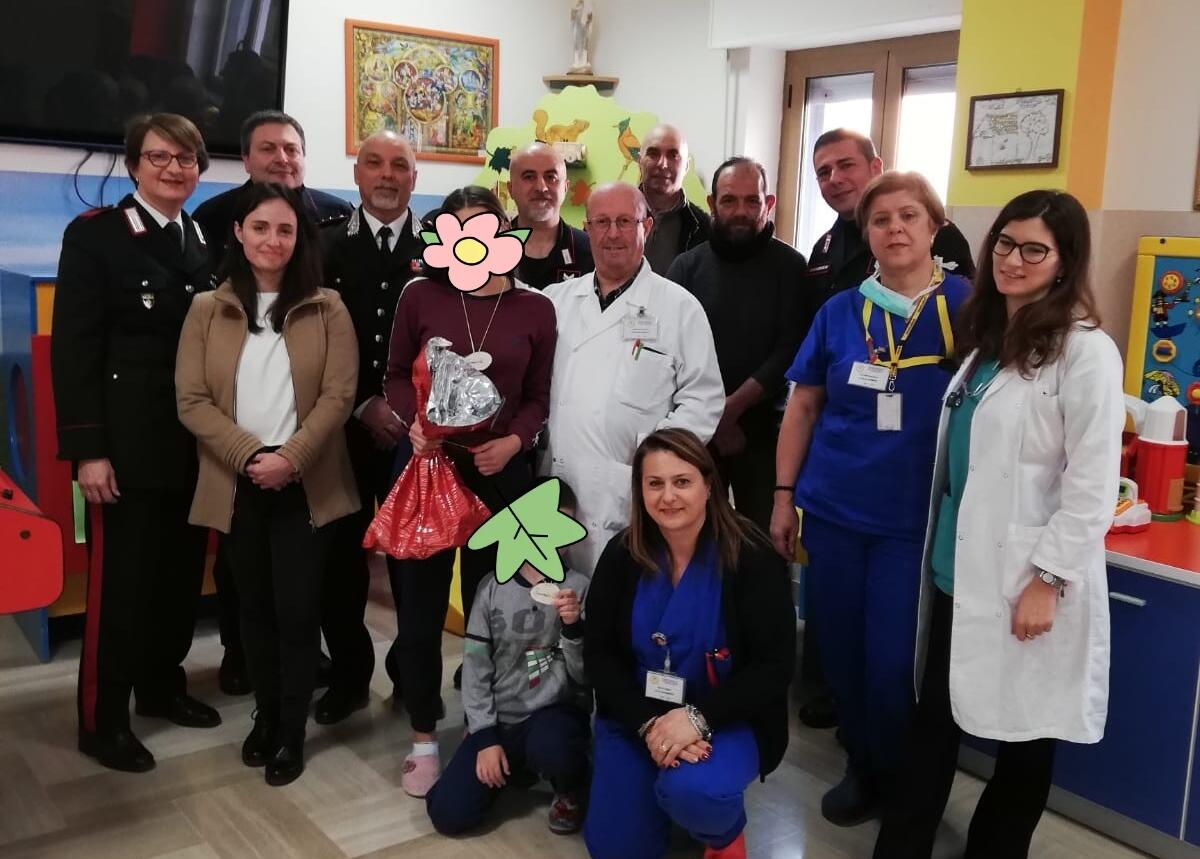 Carabinieri donano ai bimbi di Casa Sollievo zainetti con materiale ludico-educativo per tutelare l'ambiente - 