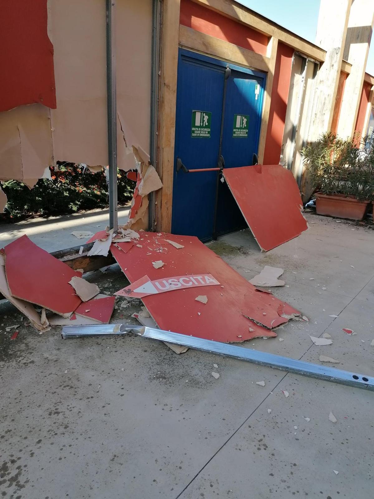 Foggia, vandali sporcano e danneggiano La Città del Cinema: le foto - 