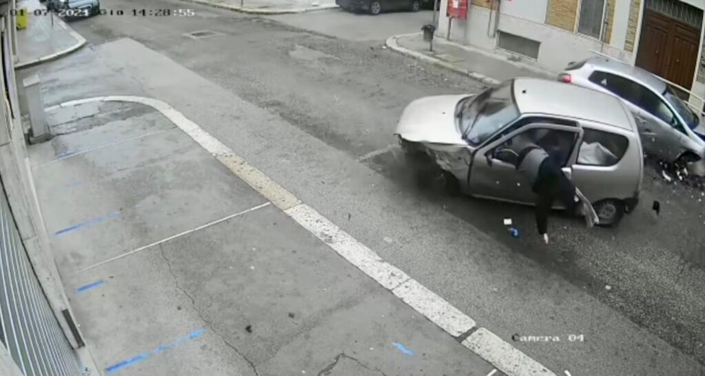 Terribile incidente tra le vie di San Severo (Video)