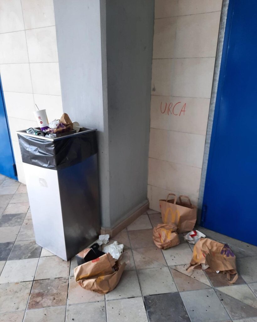 Foggia, vandali sporcano e danneggiano La Città del Cinema: le foto